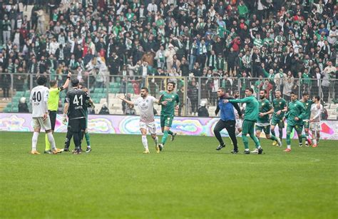 Bursaspor’a deplasmanda seyircisiz oynama cezası verildis
